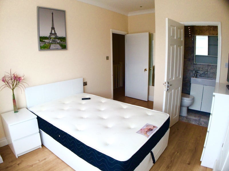 Room Federation Road in Greater London