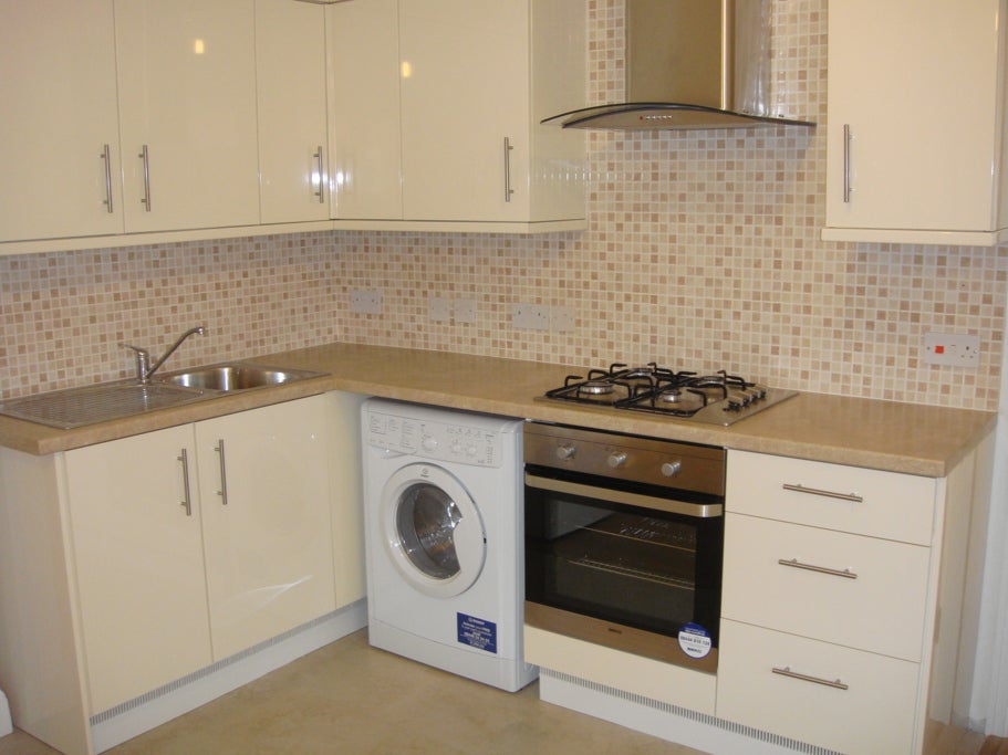 Flat La Rose Lane in Greater London