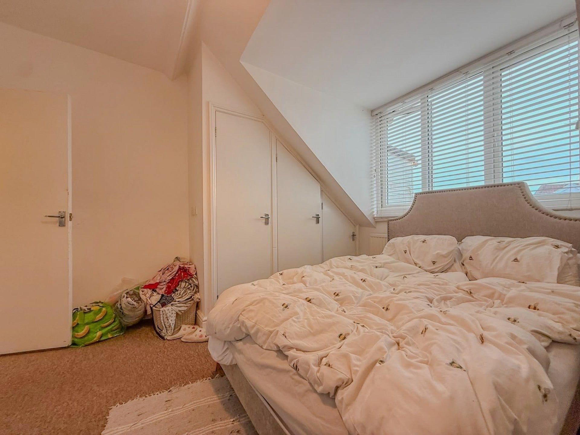 Flat Coldharbour Road in Bristol