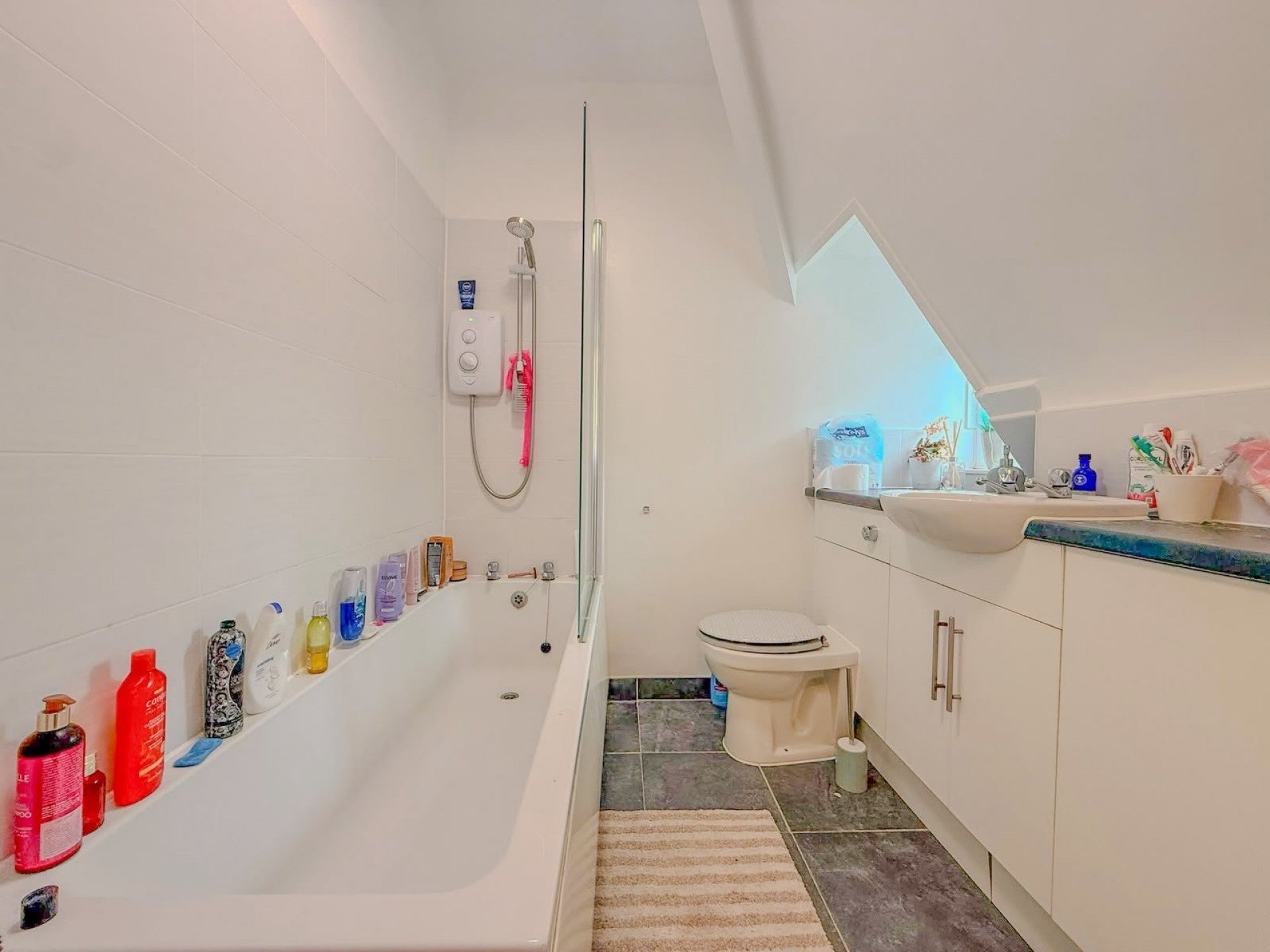Flat Coldharbour Road in Bristol