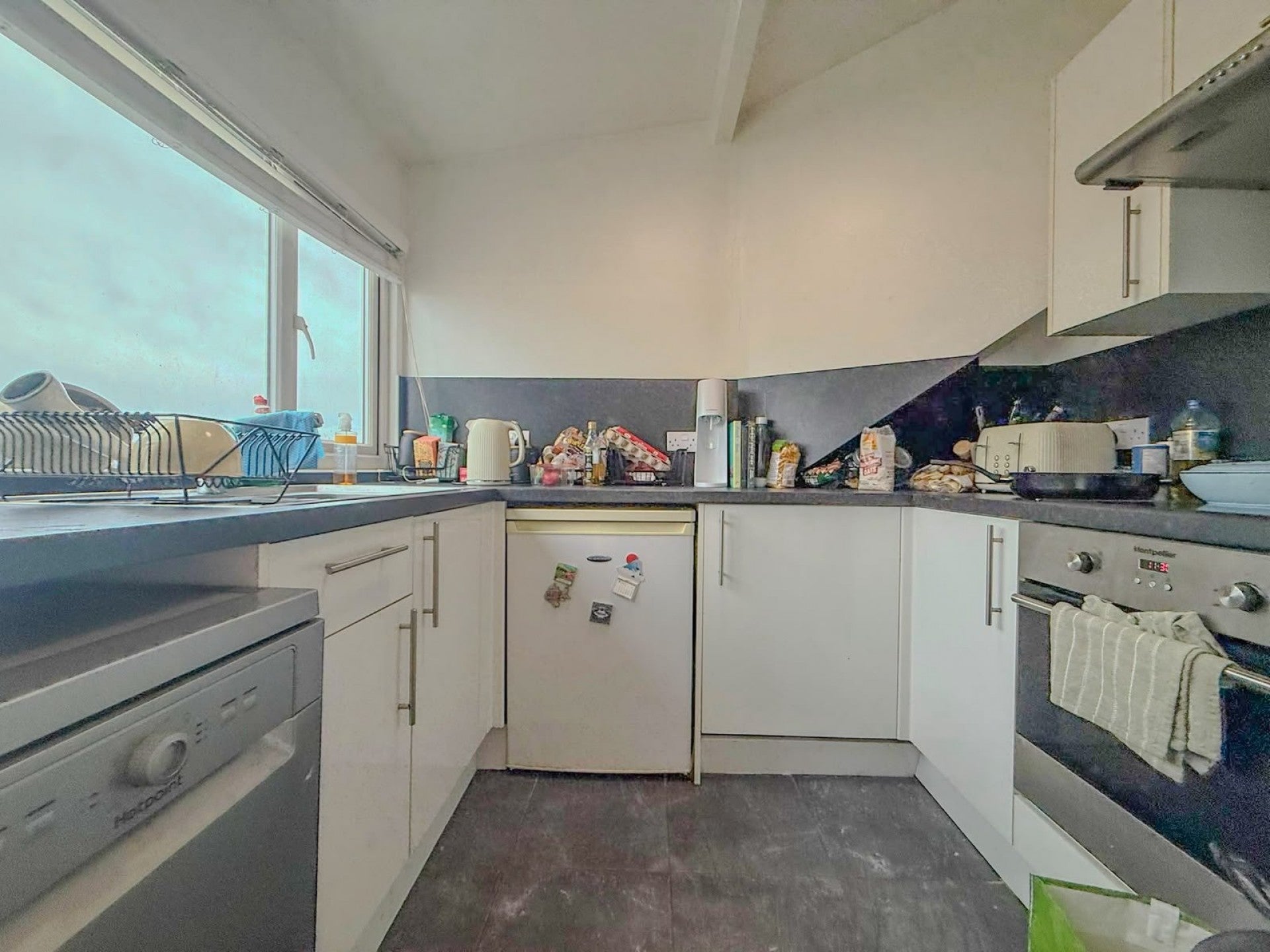 Flat Coldharbour Road in Bristol