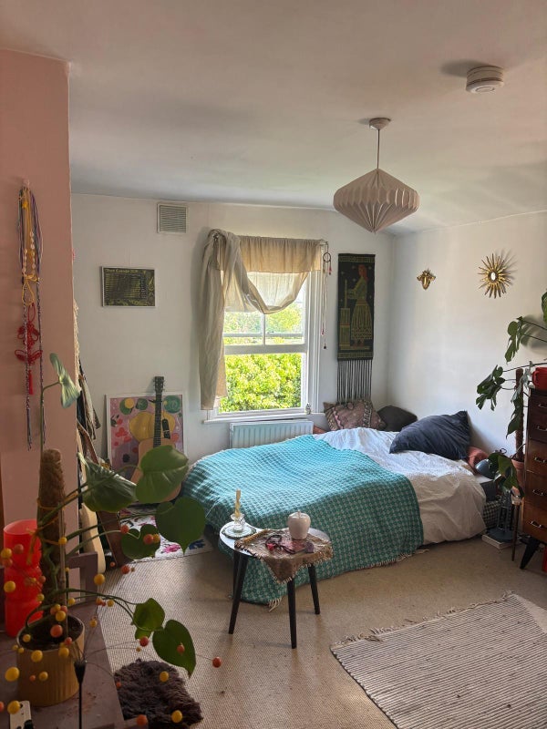 Room Oglander Road in Greater London