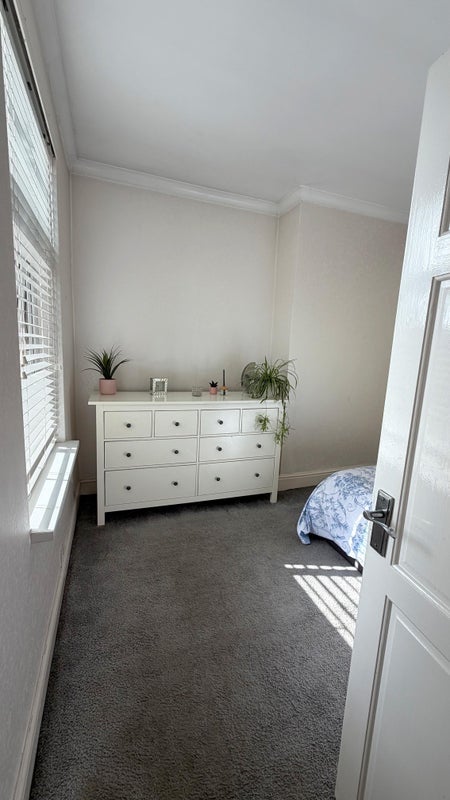 Room Eastwood Road in Manchester