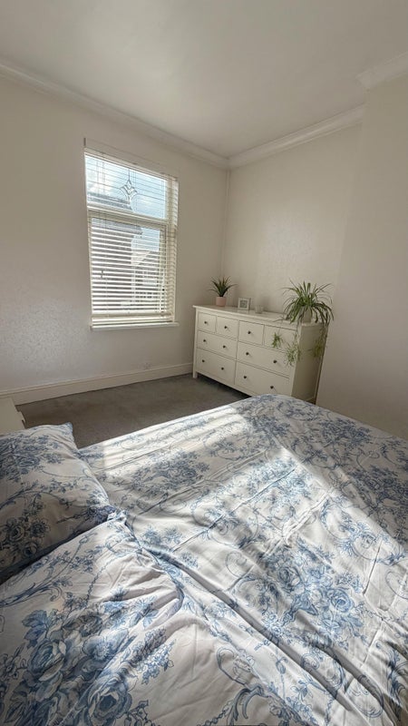 Room Eastwood Road in Manchester