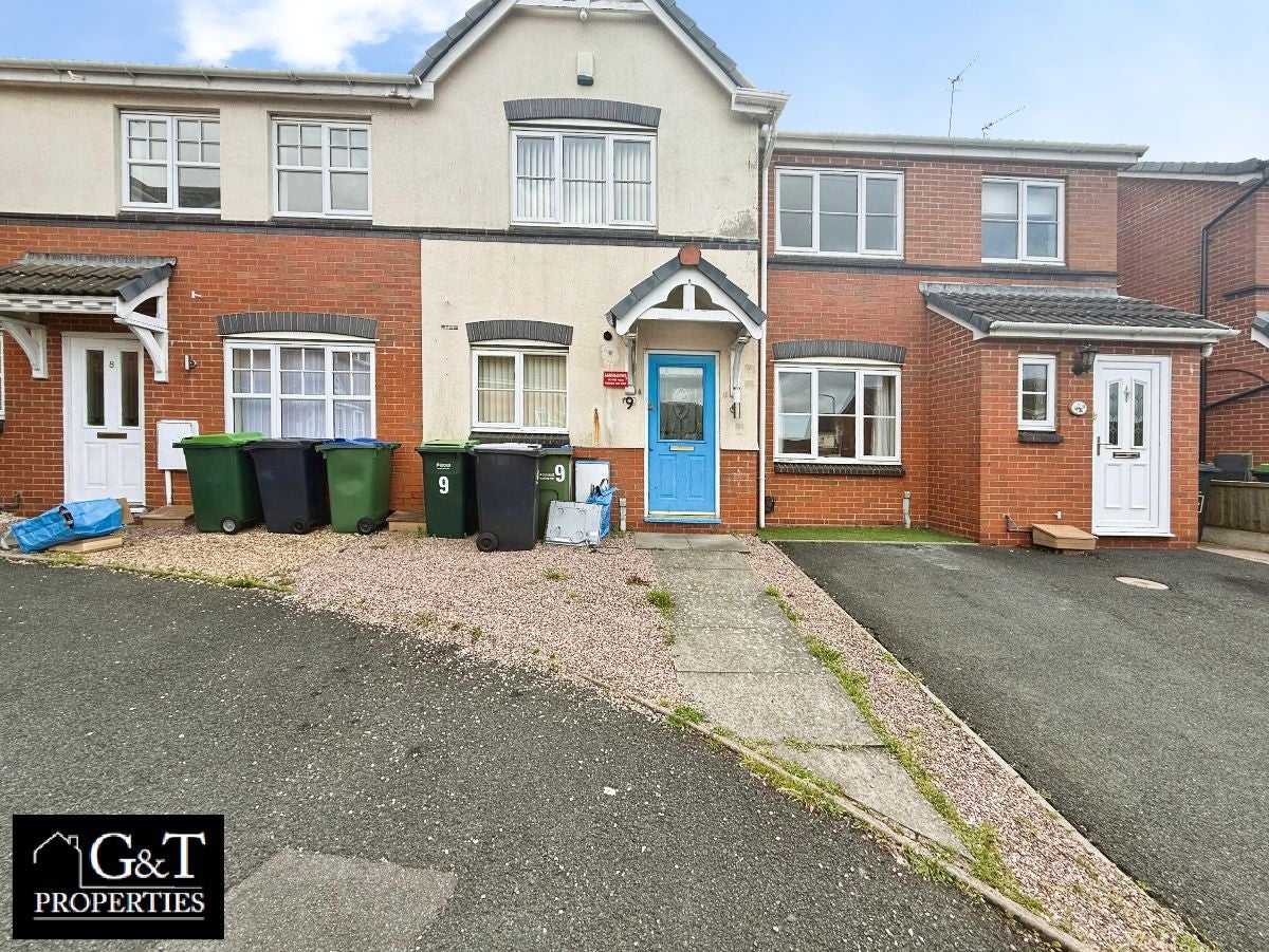 House Wesley Close in Sandwell