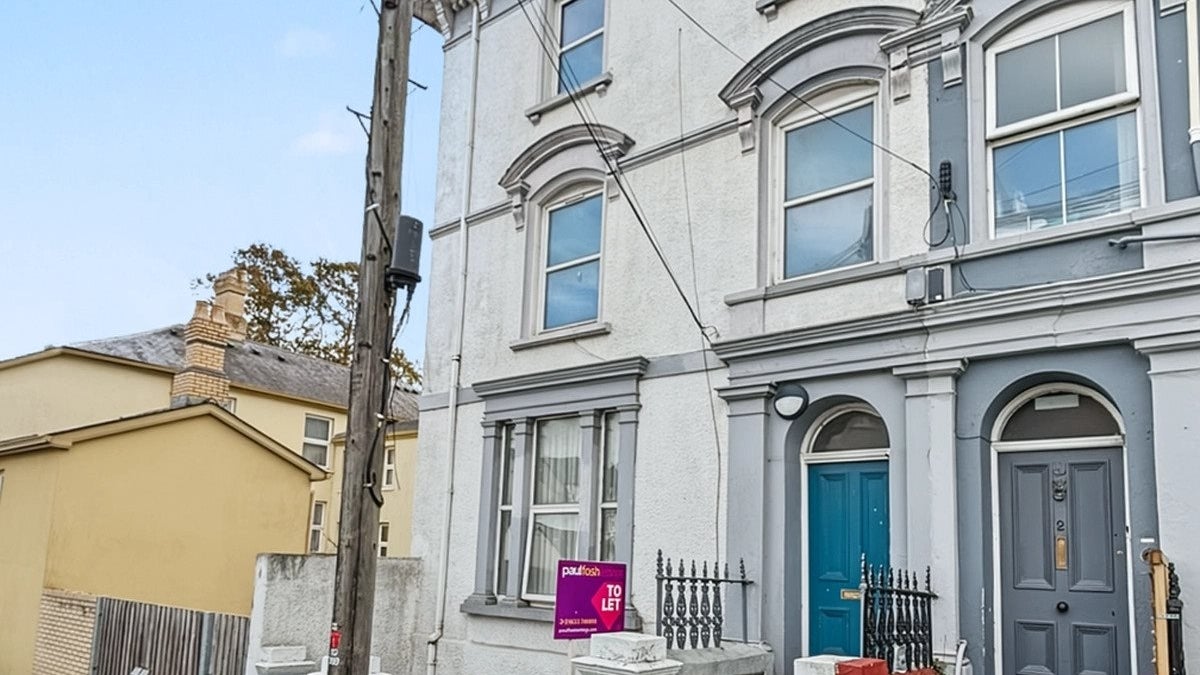 Flat Clytha Square in Newport