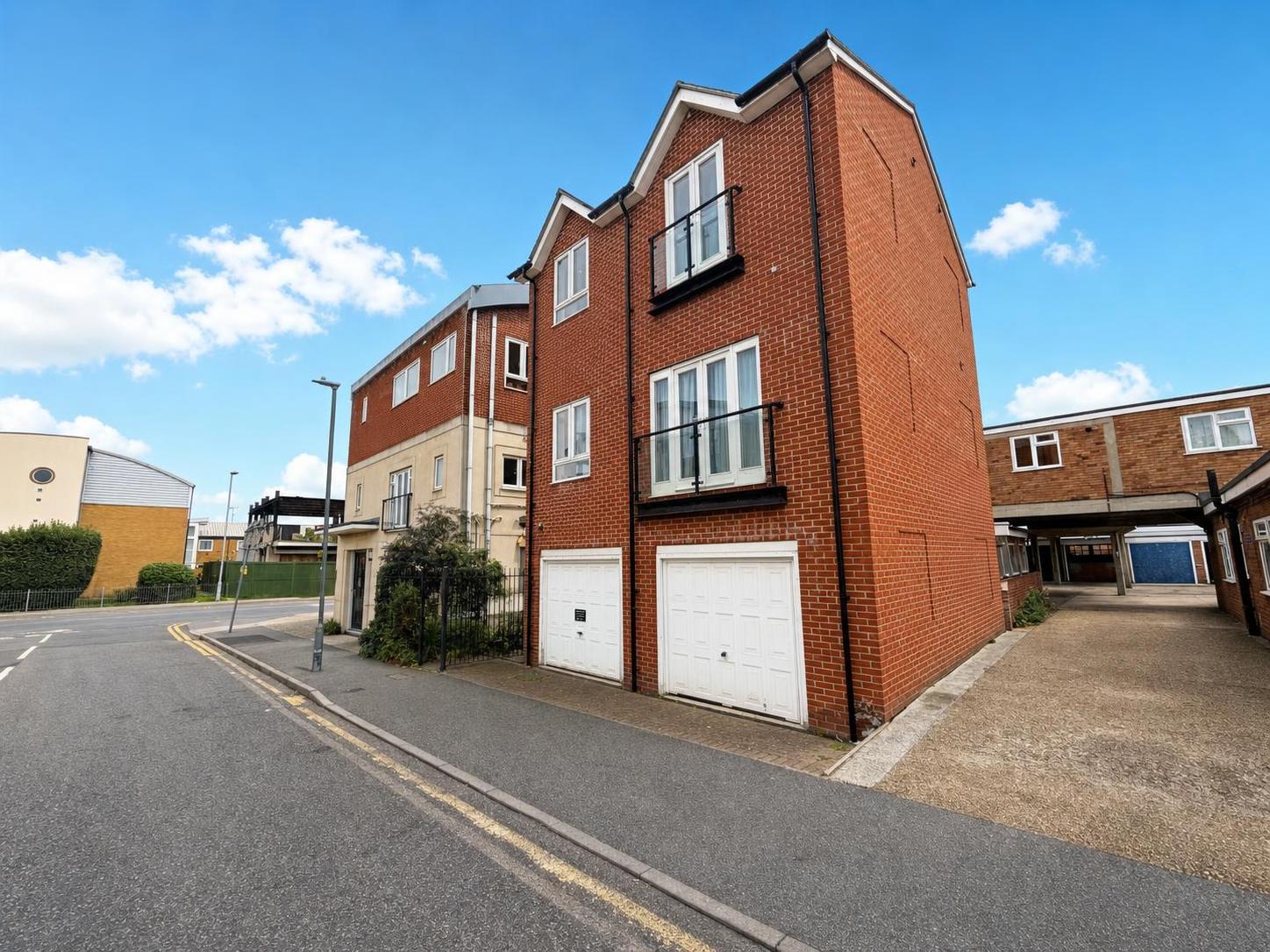 Flat Bishop Road in Chelmsford