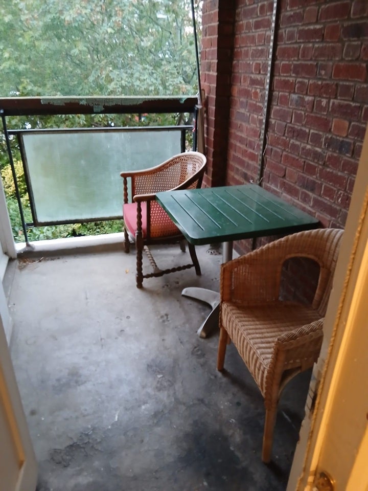 Flat Rosenau Road in Greater London