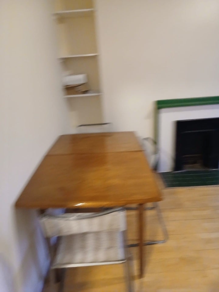 Flat Rosenau Road in Greater London