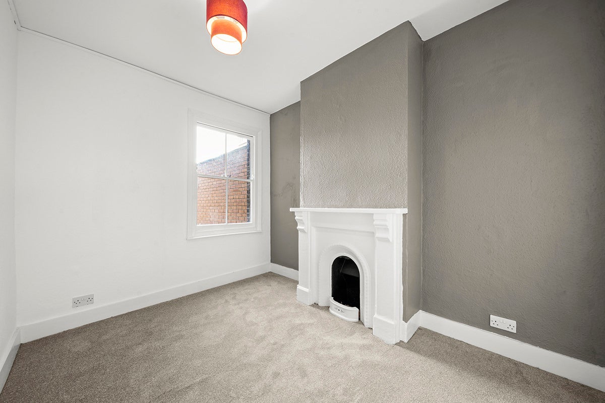 Flat Standen Road in Greater London