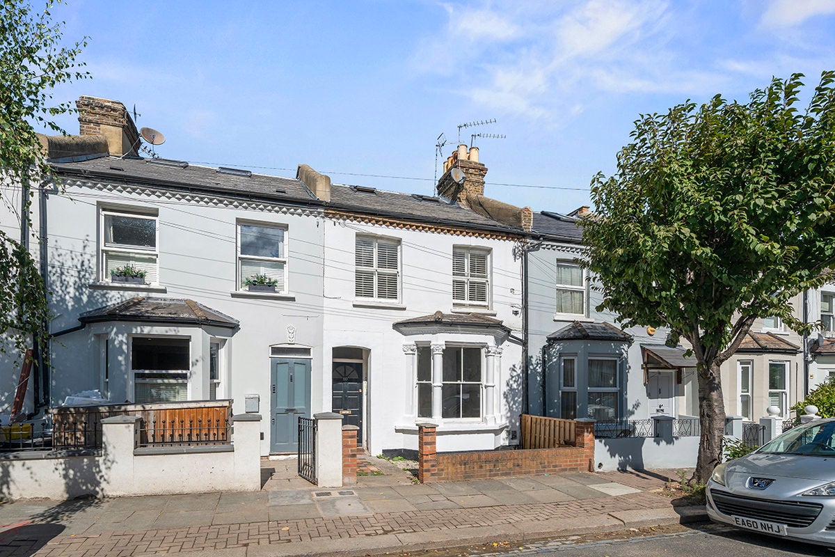 Flat Standen Road in Greater London