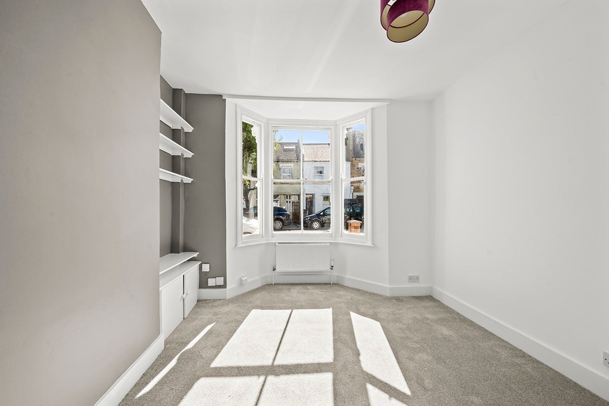 Flat Standen Road in Greater London