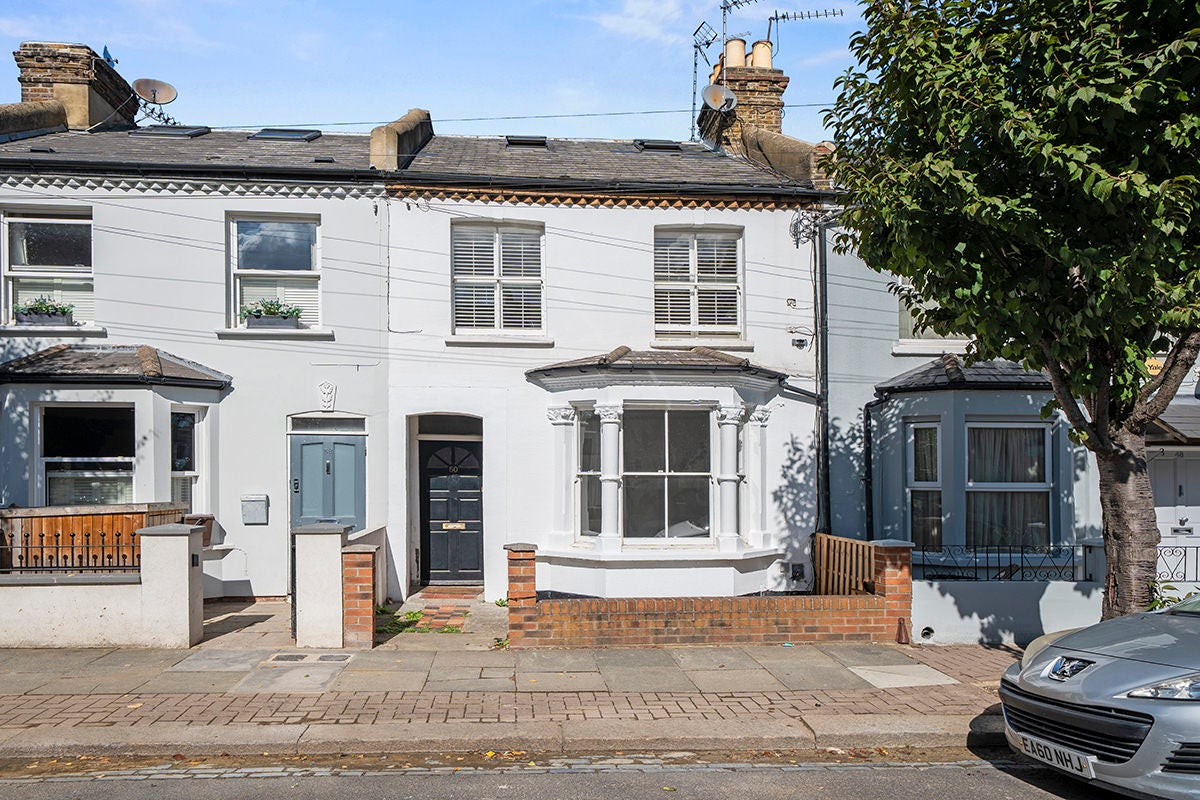 Flat Standen Road in Greater London