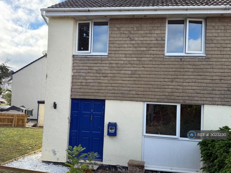 House Old Roselyon Road in St Blazey
