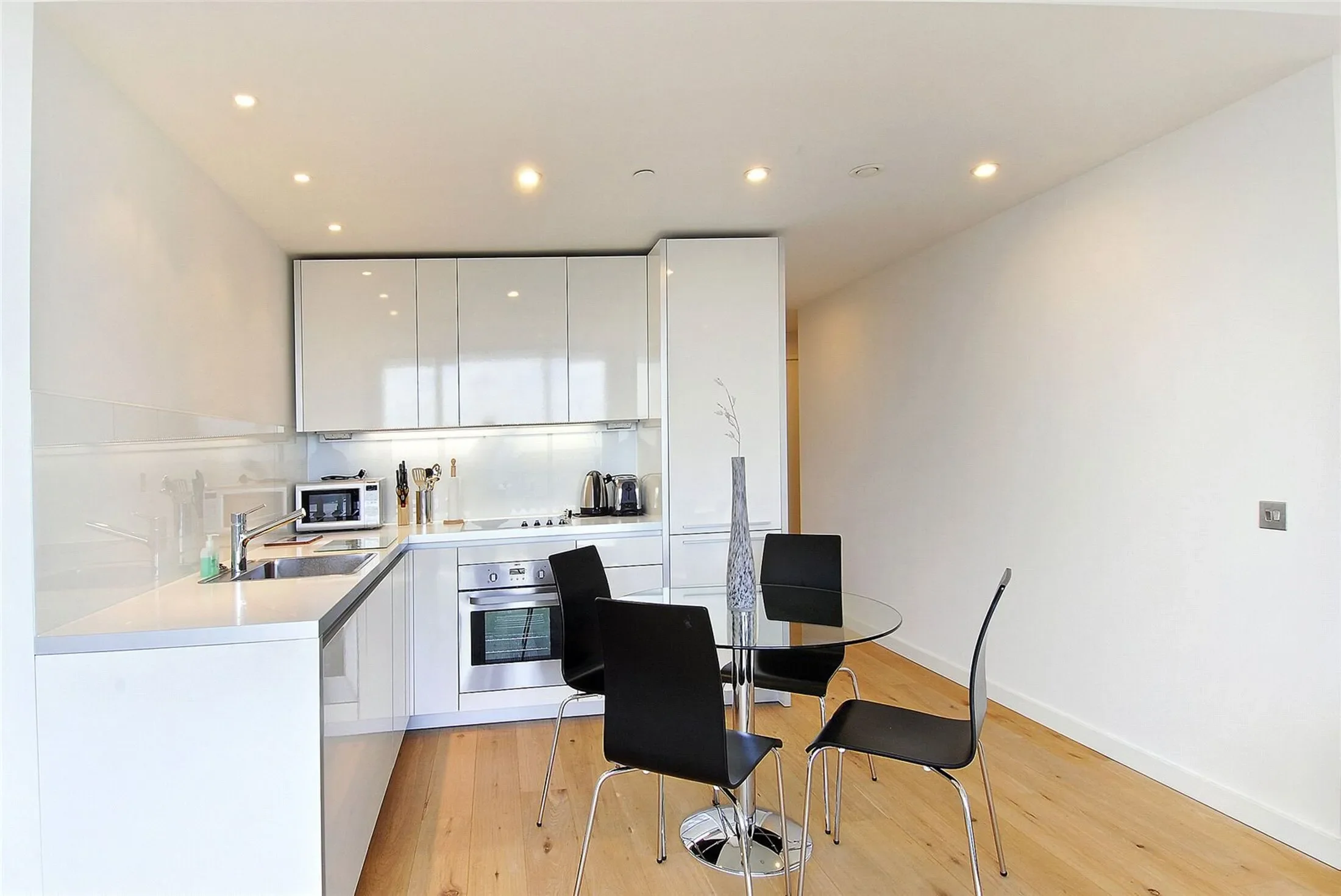Flat Wollaston Close in Greater London