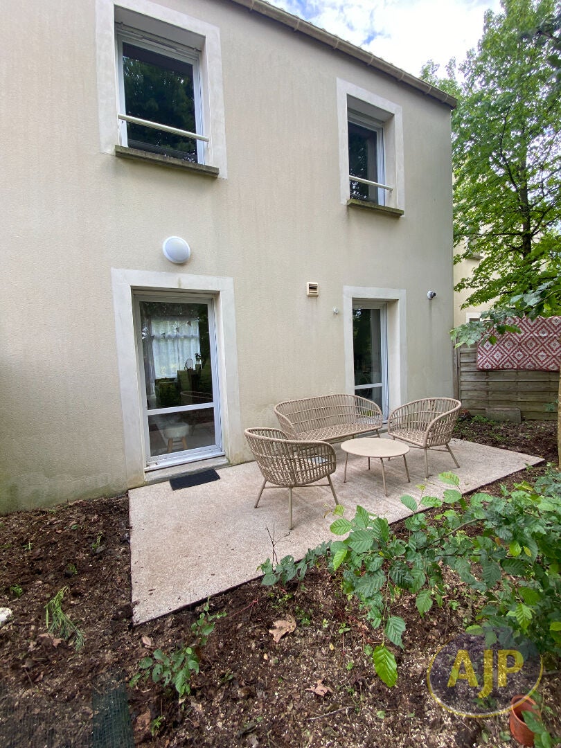 Flat D 9 in Nouans-les-Fontaines