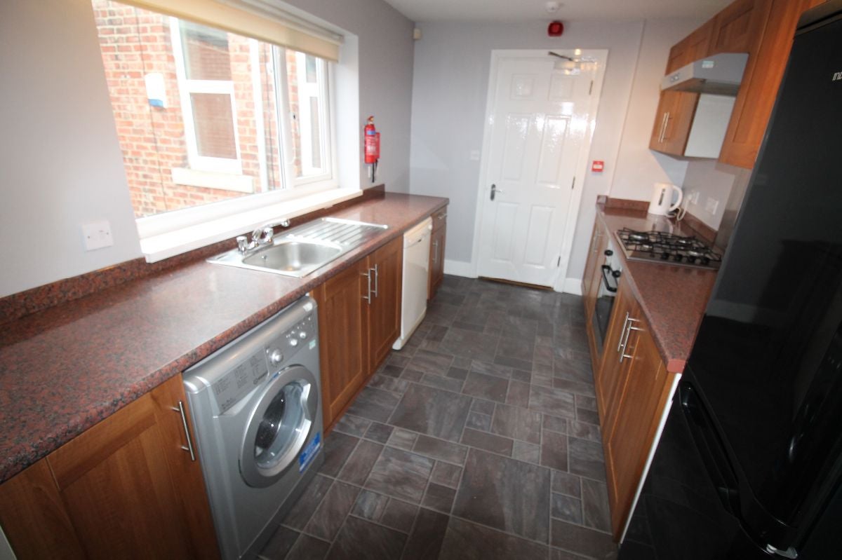 Flat Helmsley Road in Newcastle upon Tyne