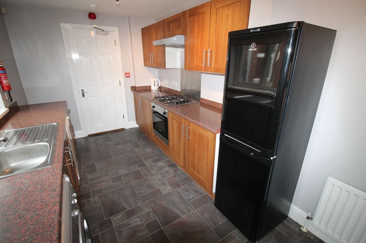Flat Helmsley Road in Newcastle upon Tyne