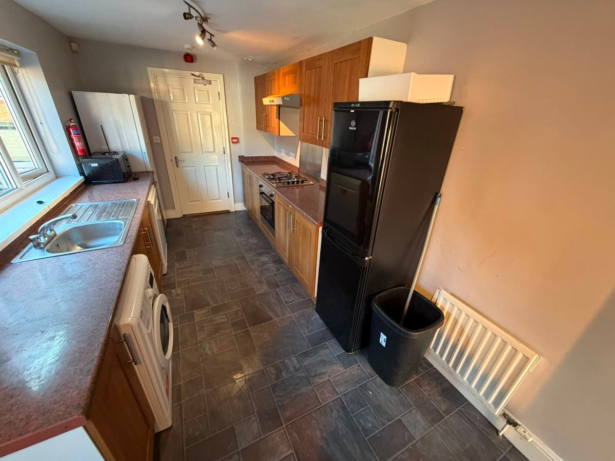 Flat Helmsley Road in Newcastle upon Tyne