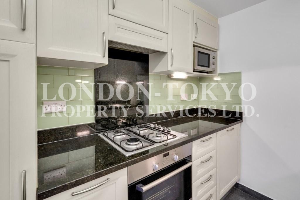 Flat Gloucester Terrace in City of Westminster