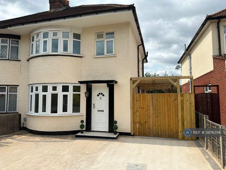 House Tuns Lane in Slough