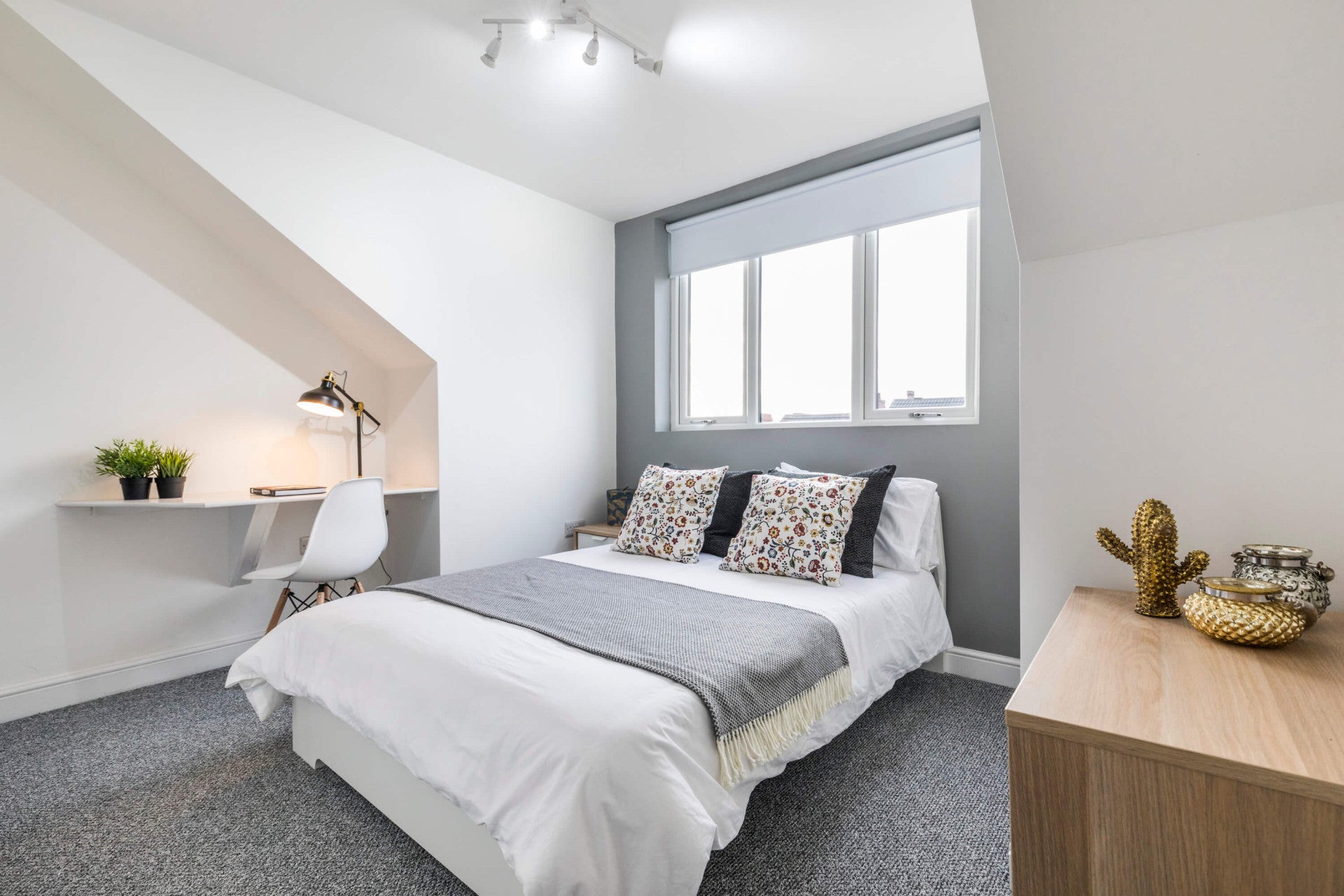 Flat Knowle Terrace in Leeds