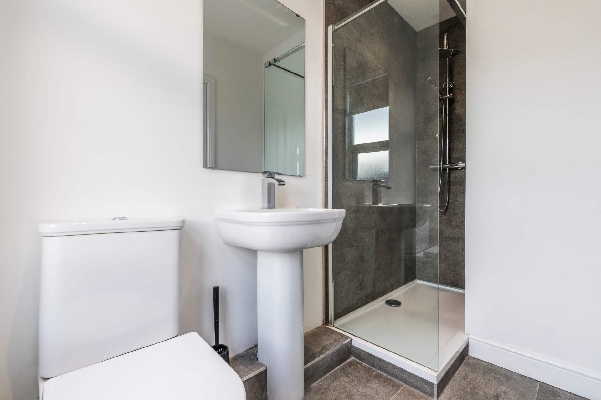 Flat Knowle Terrace in Leeds
