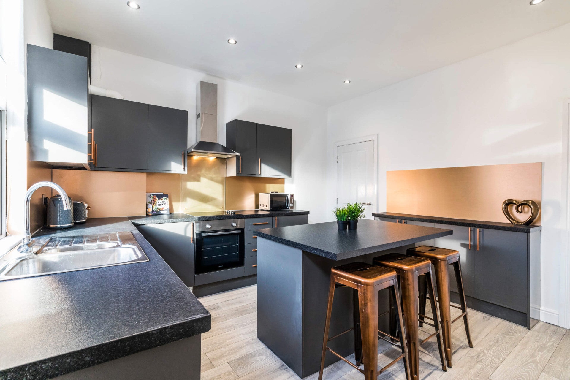 Flat Knowle Terrace in Leeds