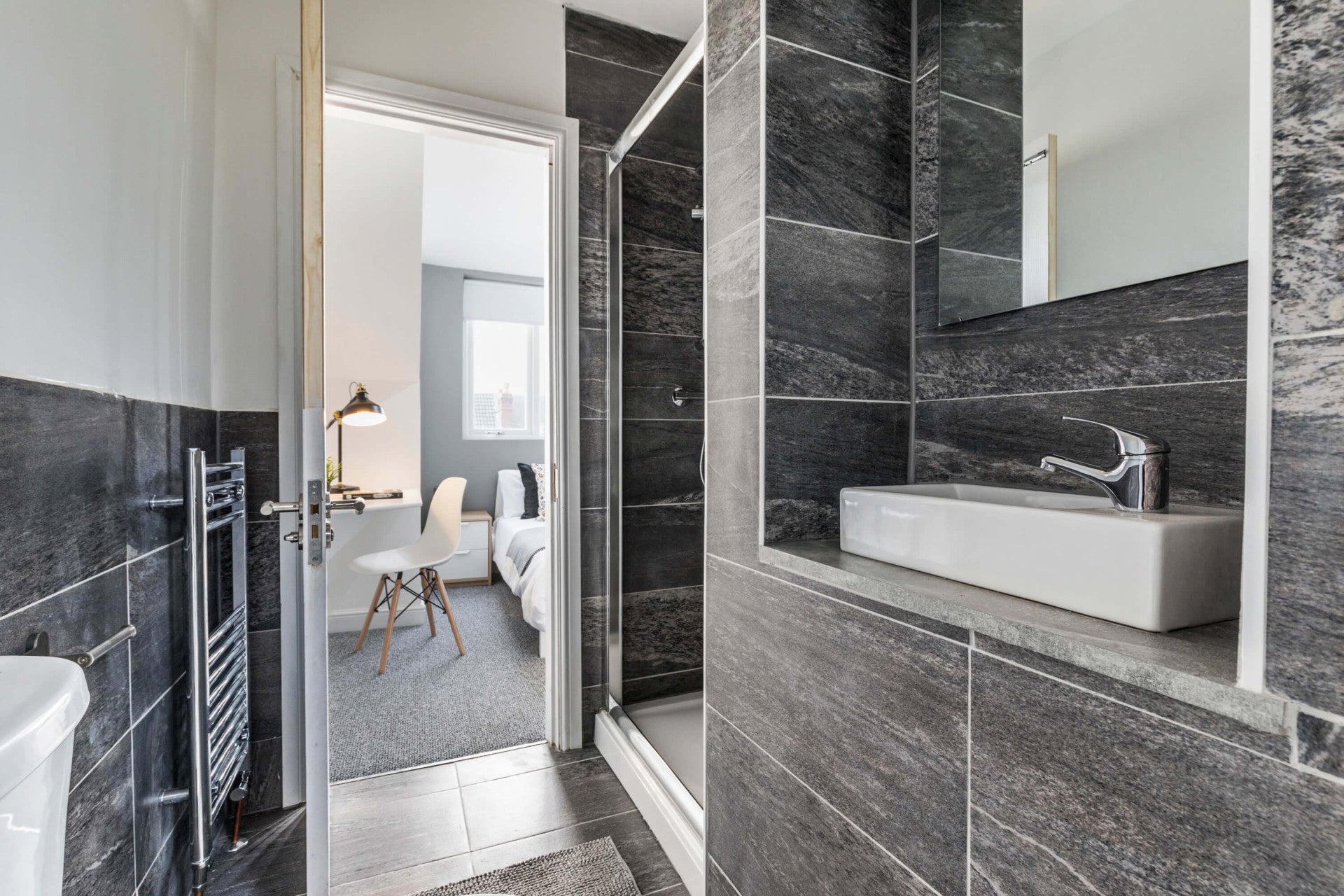 Flat Knowle Terrace in Leeds