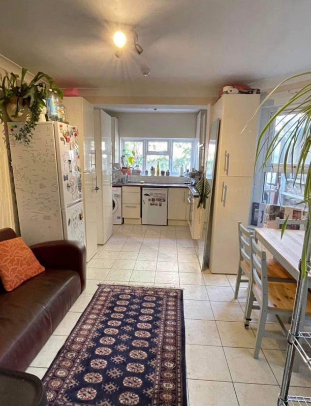 Room Shacklewell Lane in Greater London
