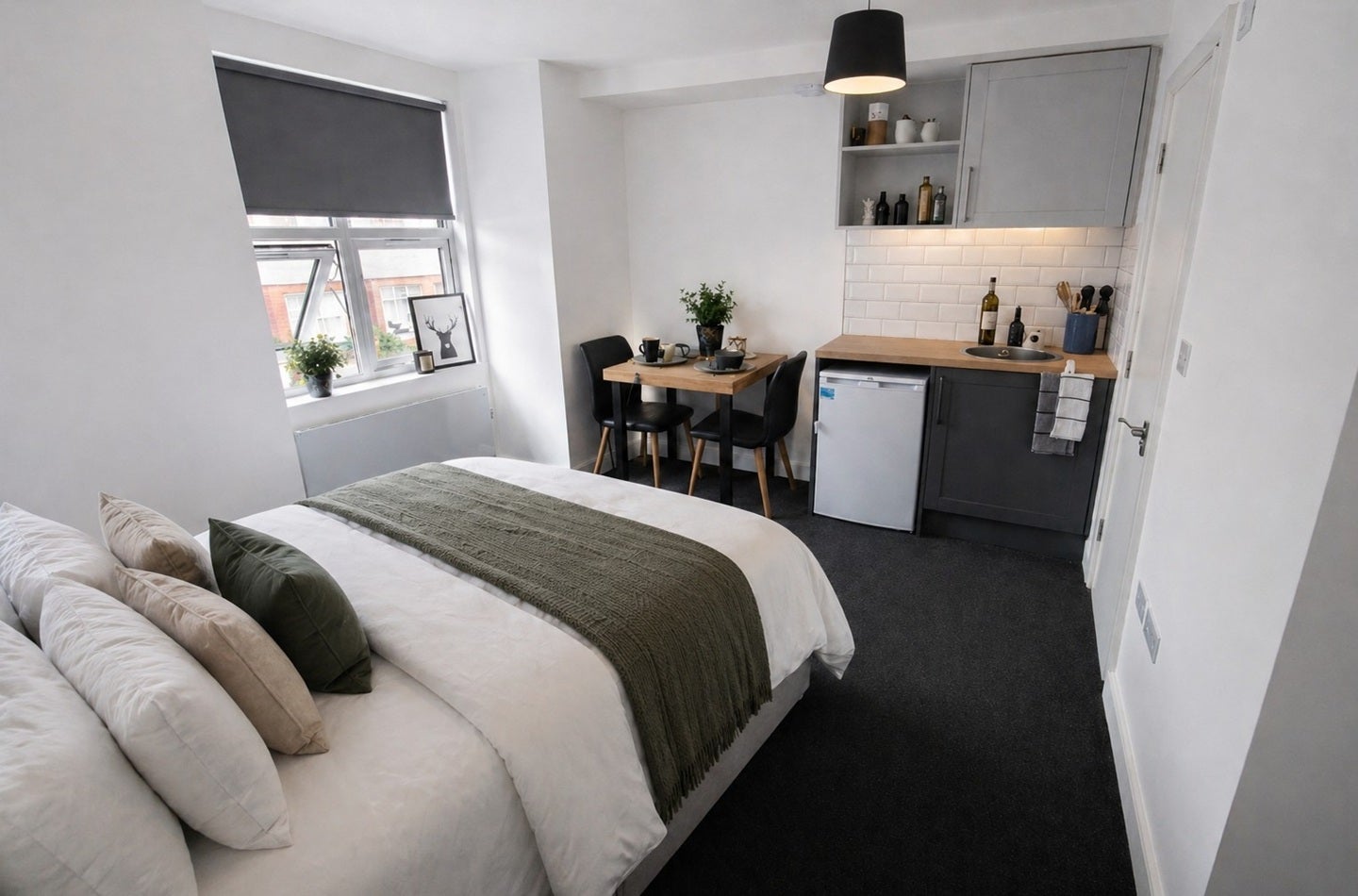 Flat Ilex Road in Greater London