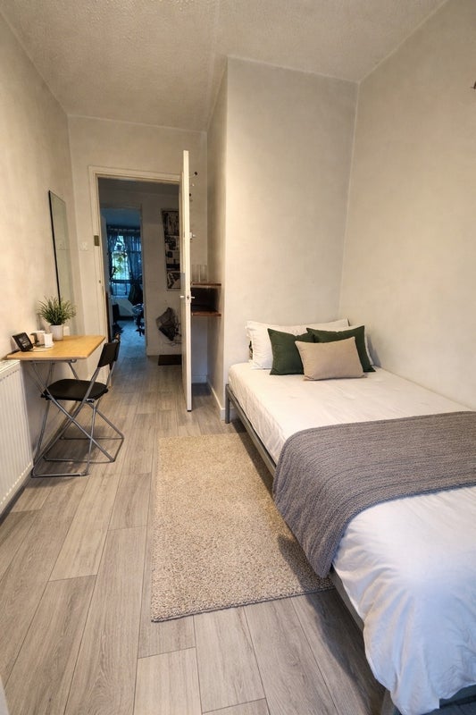Room Murray Grove in Greater London