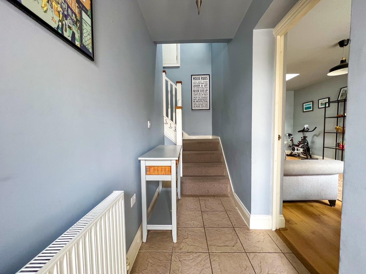Flat Hidden Close in Walton on Thames