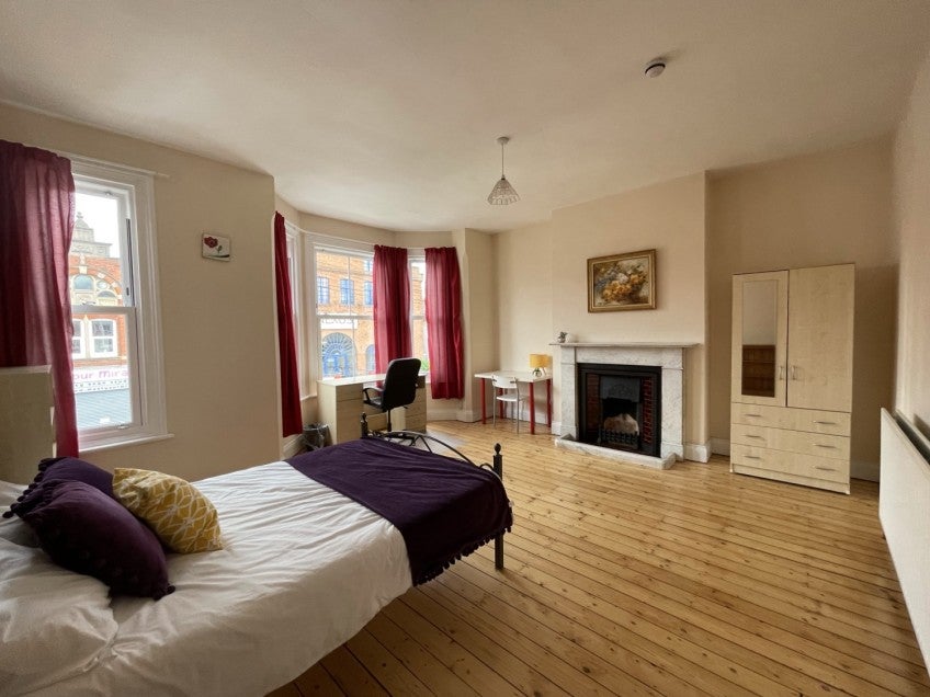 Room Albany Road in Coventry