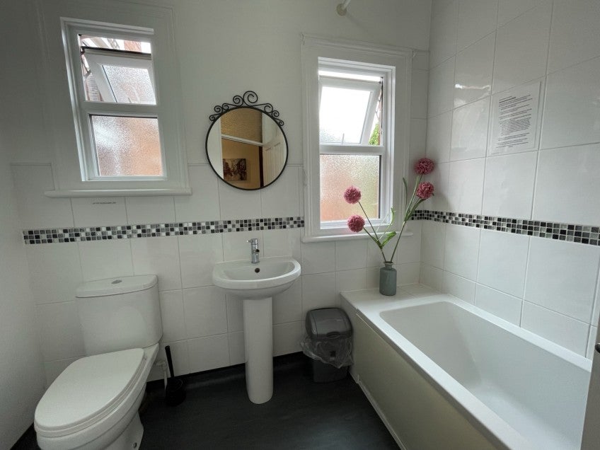 Room Albany Road in Coventry