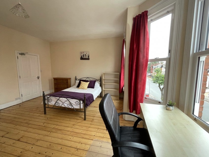 Room Albany Road in Coventry