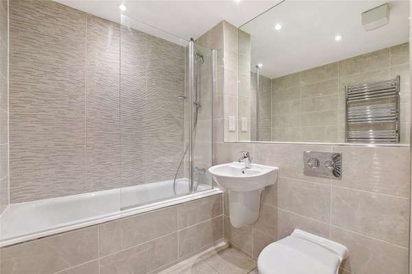 Flat Pinner Road in Greater London