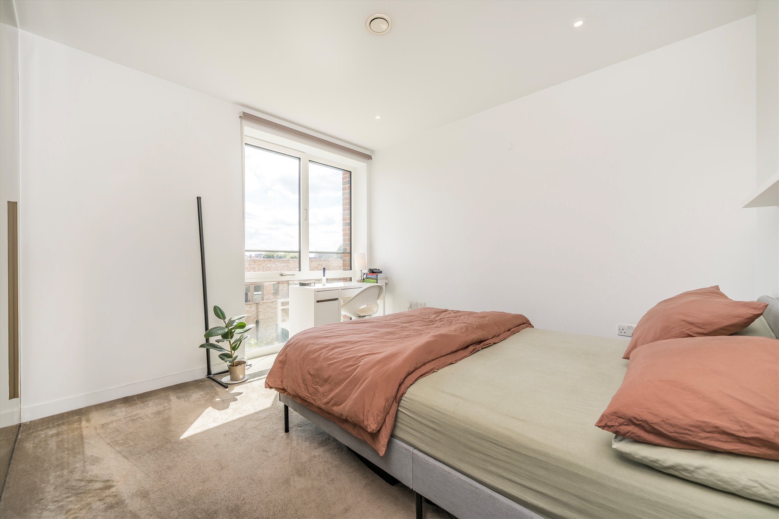 Flat Heygate Street in Greater London