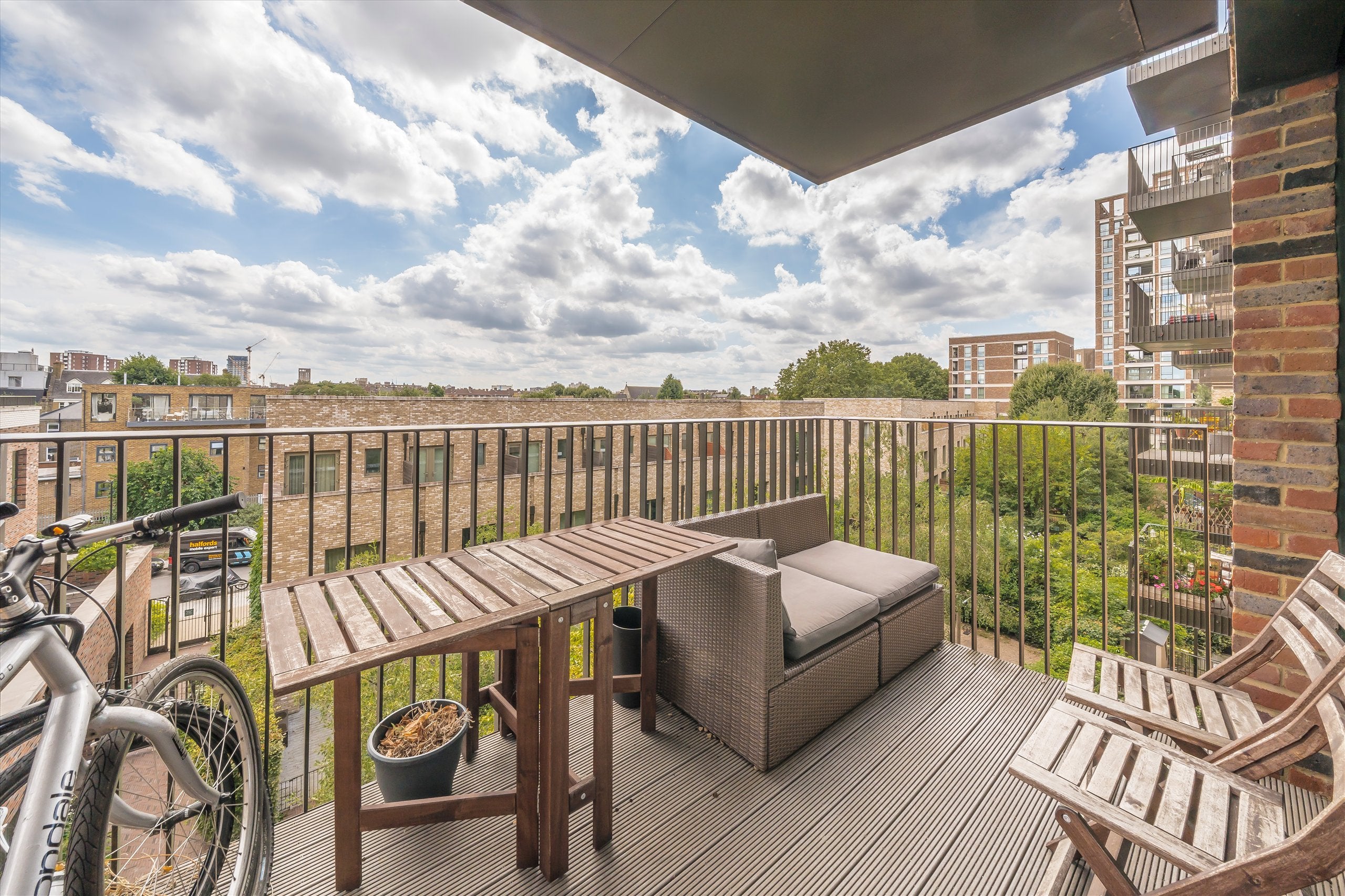 Flat Heygate Street in Greater London