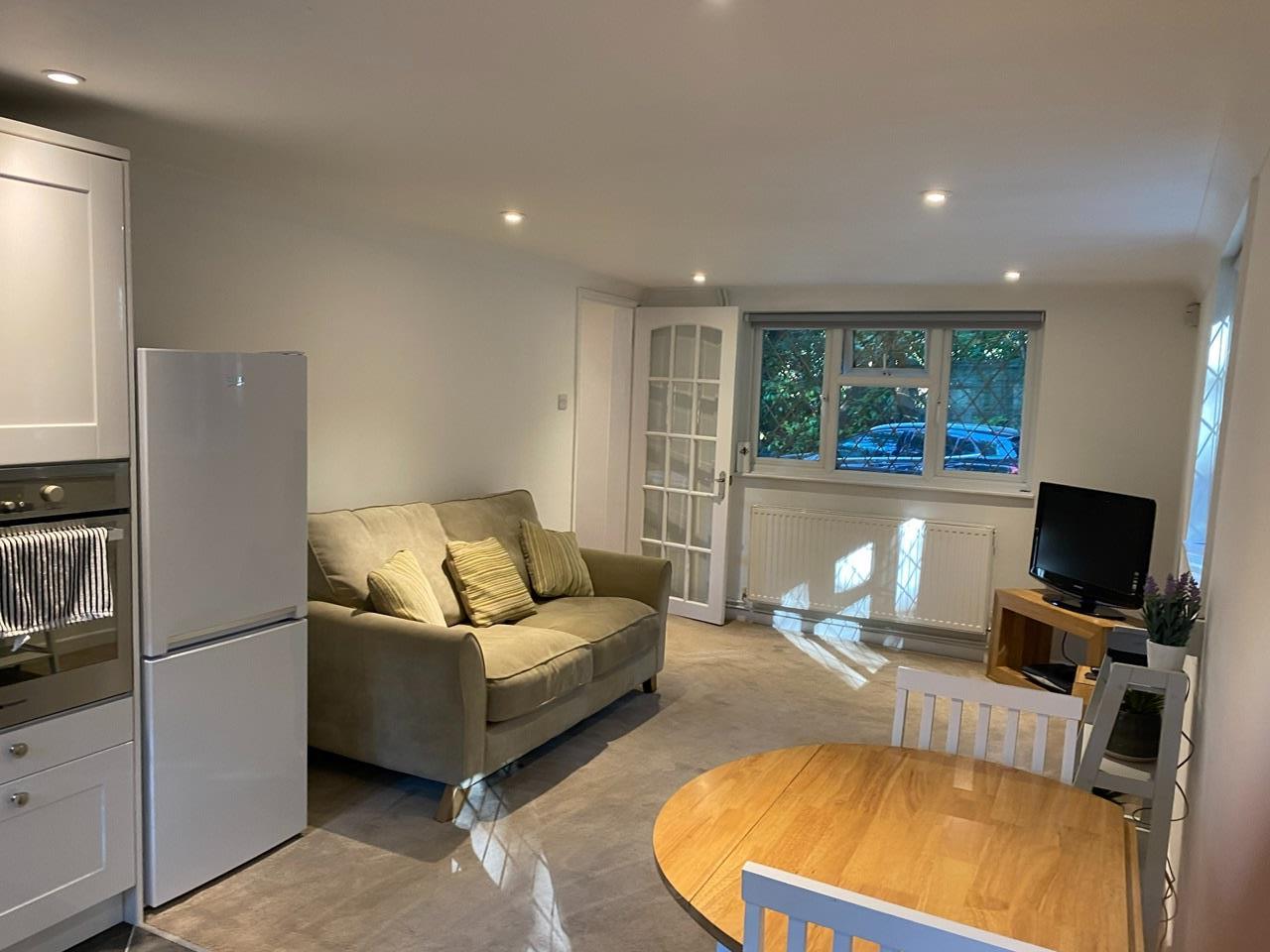Room Arrowsmith Road in Poole