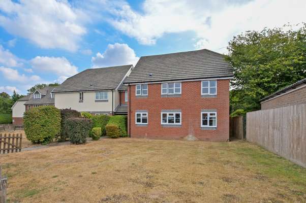 Flat Derwent Close in Little Chalfont