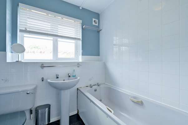 Flat Derwent Close in Little Chalfont