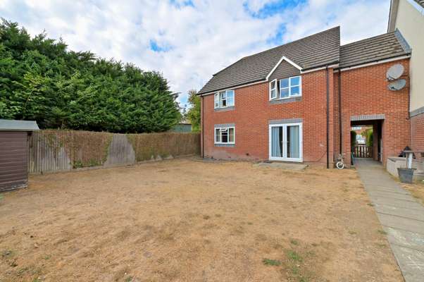 Flat Derwent Close in Little Chalfont