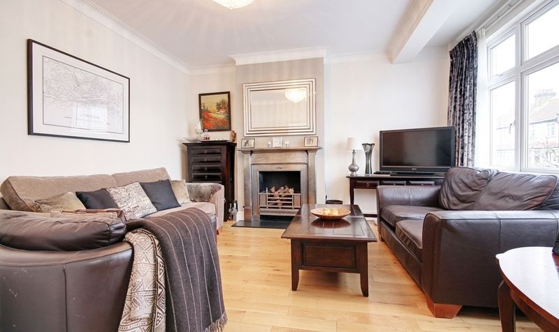 House Berkeley Gardens in Greater London