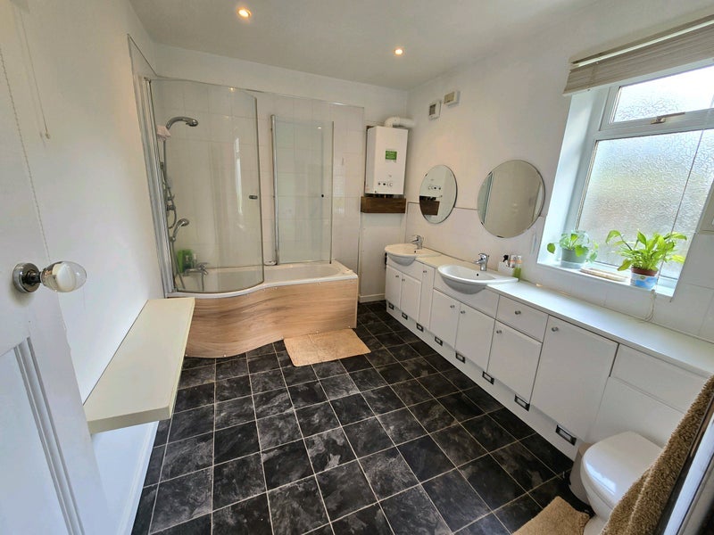 Flat Crewe Bank in City of Edinburgh