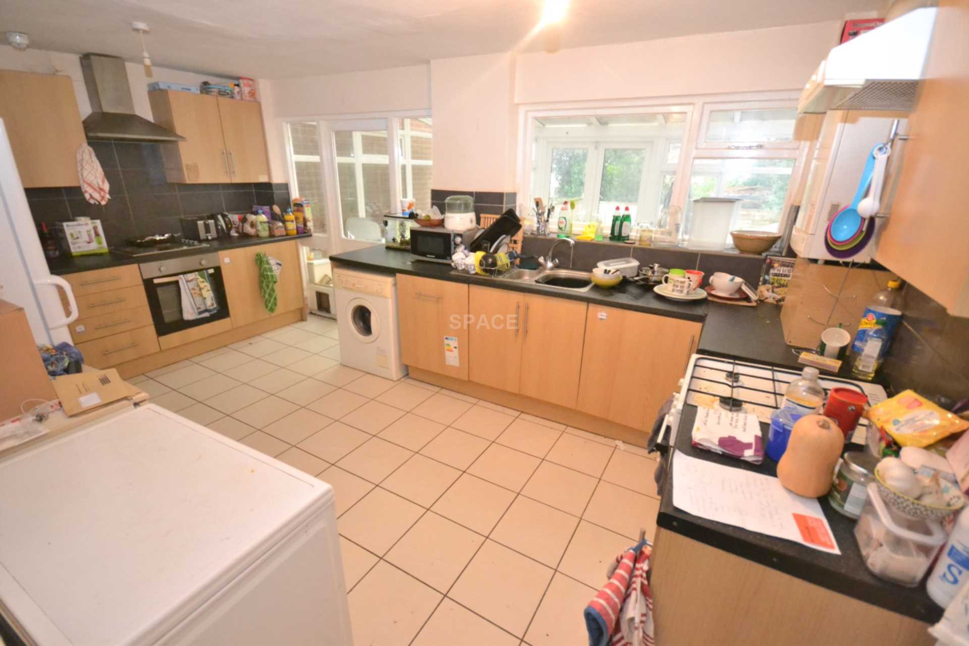Flat Bulmershe Road in Reading