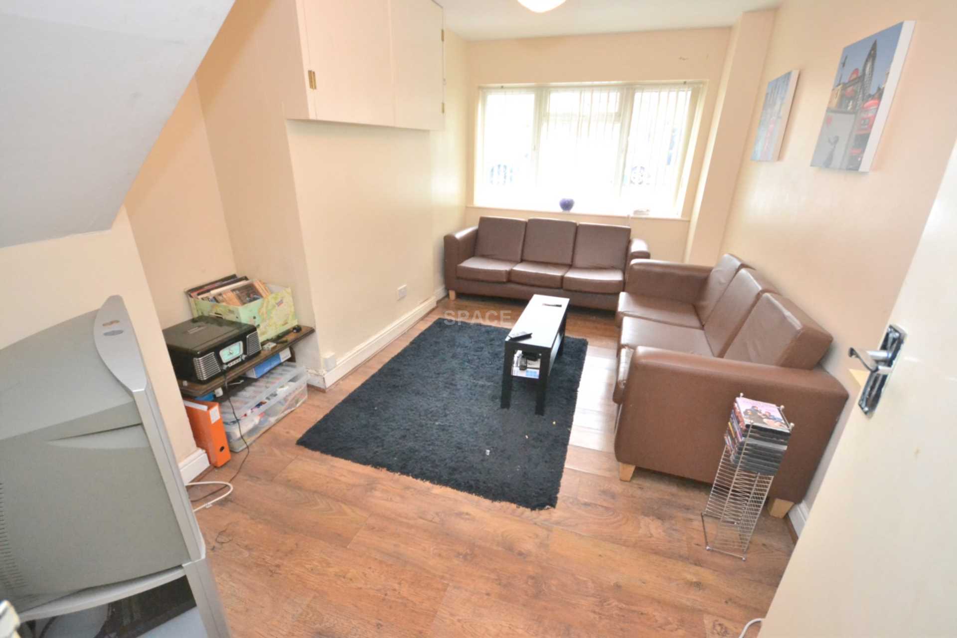Flat Bulmershe Road in Reading
