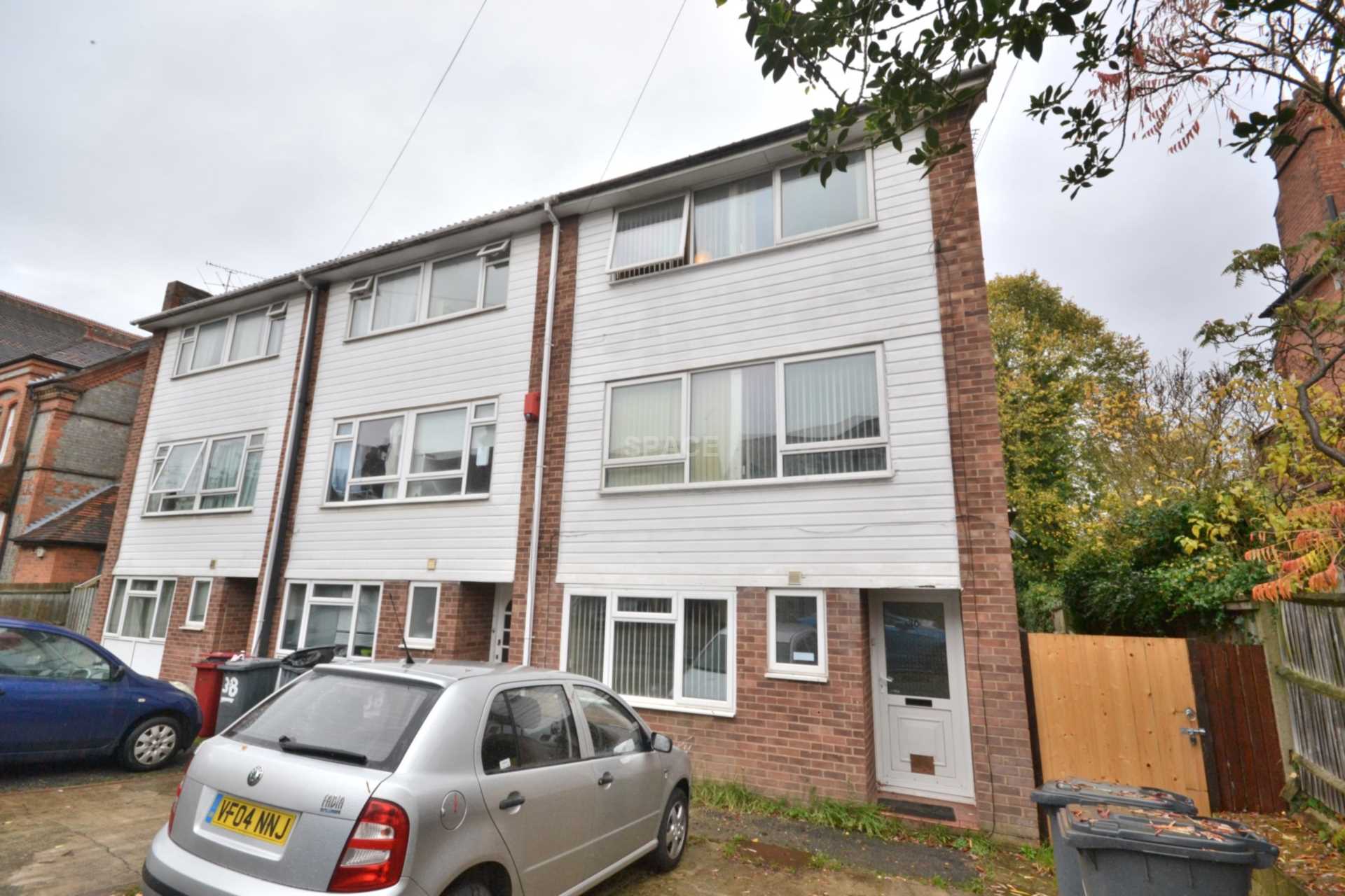Flat Bulmershe Road in Reading