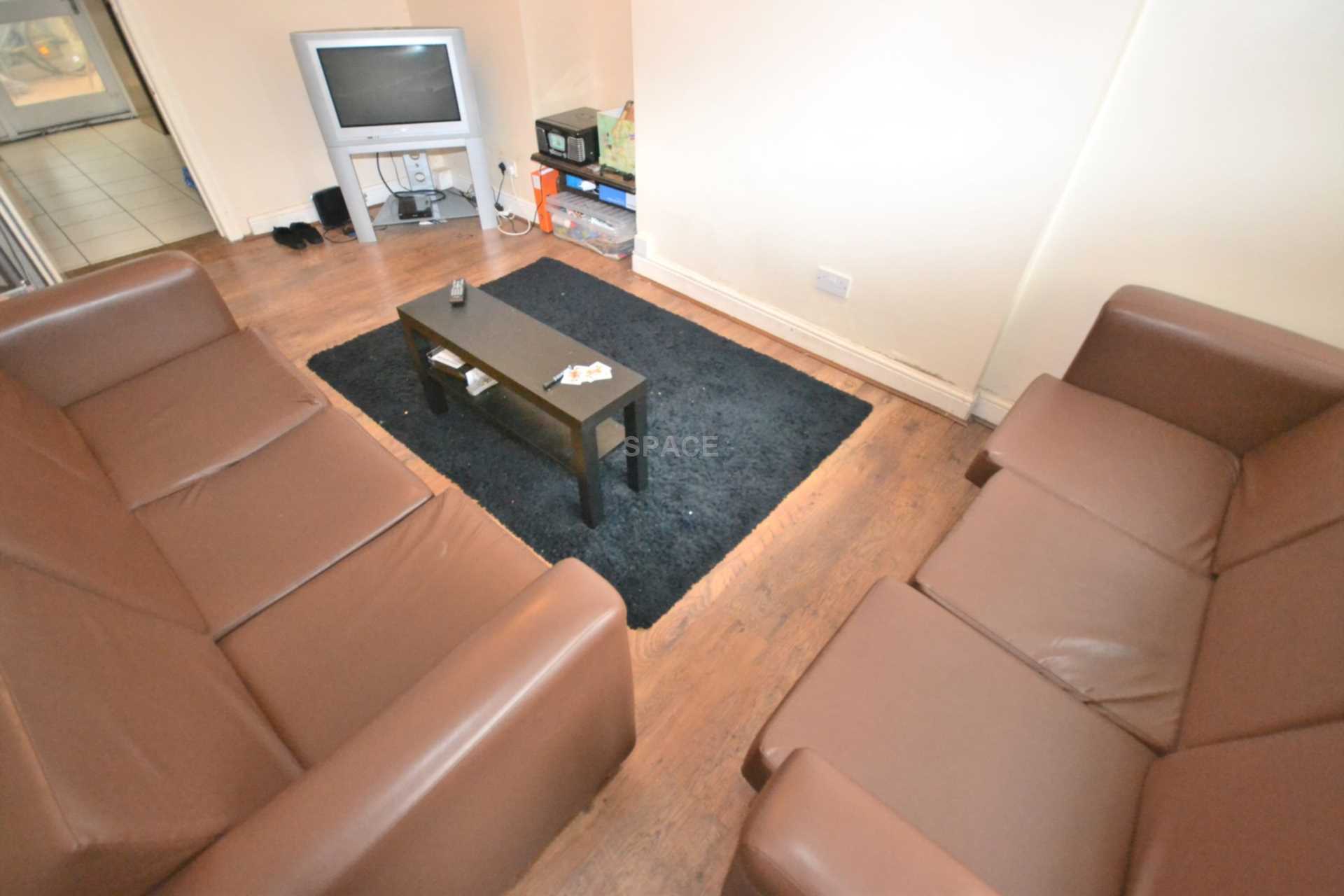 Flat Bulmershe Road in Reading