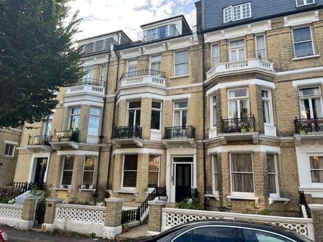 Flat First Avenue in Hove